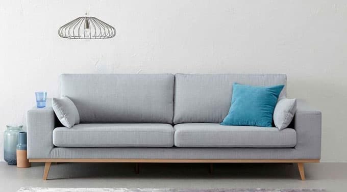 Mẫu sofa nhỏ gọn với thiết kế đơn giản luôn được lòng các khách hàng