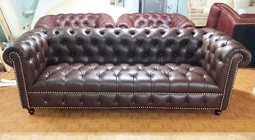 Sofa tân cổ điển văng ấn tượng với màu nâu tây và dạng trần trám sang trọng