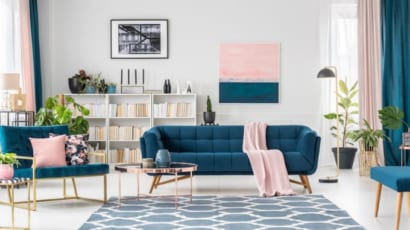 Sofa mầu xanh dương mang tới mầu sắc nhẹ nhang nhưng vẫn sang trọng